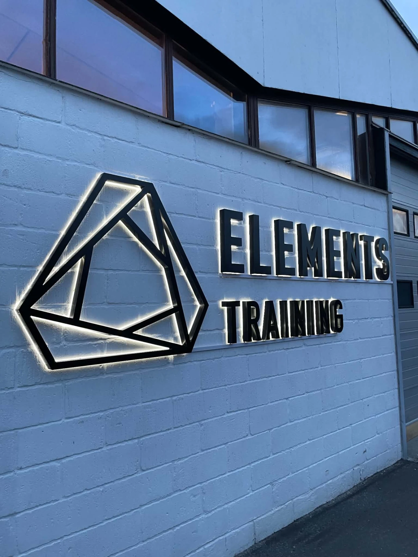 3D-lysskilt til Elements Training – Elements Training